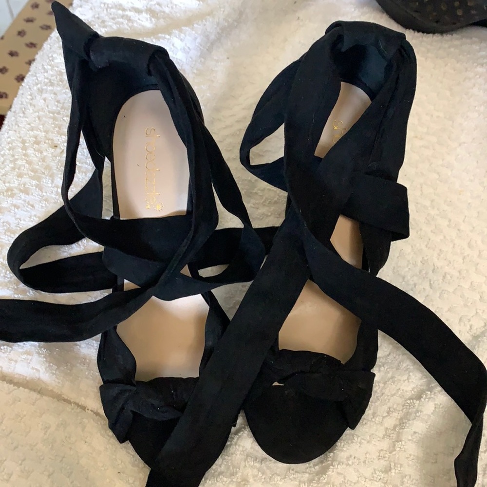 Shoe dazzle beautiful black ankle strap heels 7.5 feet perfect wear it twice
